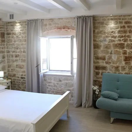 Square * Trogir
