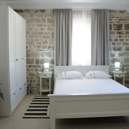 Square Trogir