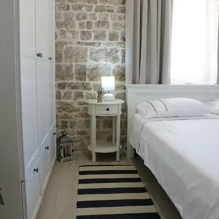 Square * Trogir
