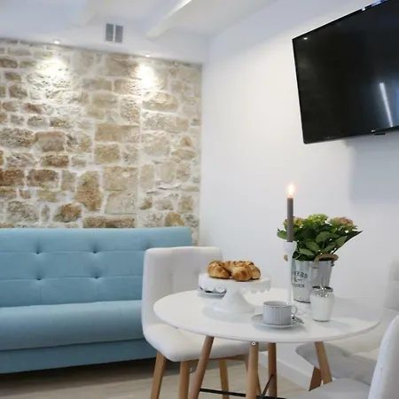 Square 3* Trogir